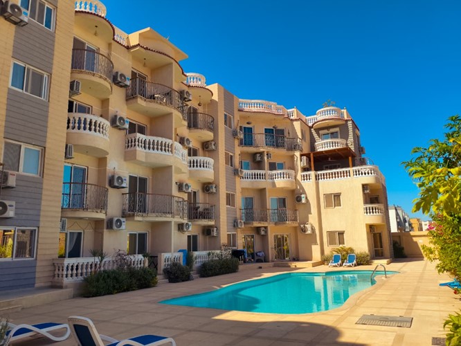 fully furnished 1 bedroom apartment montazah 1 poo